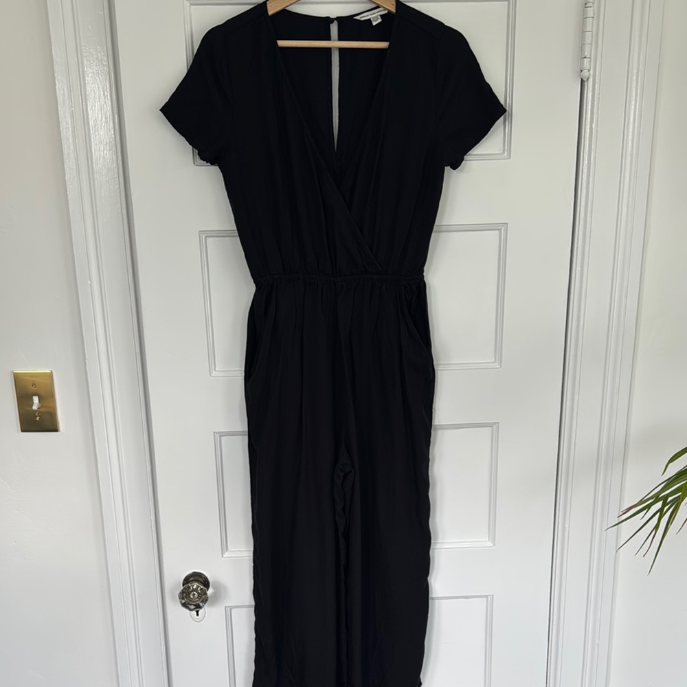 American Eagle Outfitters Black V-Neck Short Sleeve Dress